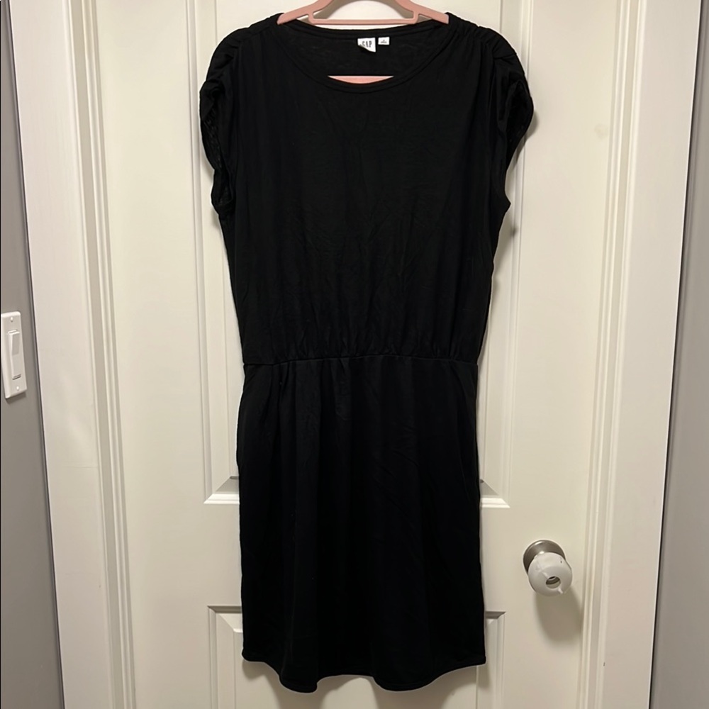 GAP Black Sheath Dress with Cap Sleeves and Crew Neck for Casual Wear